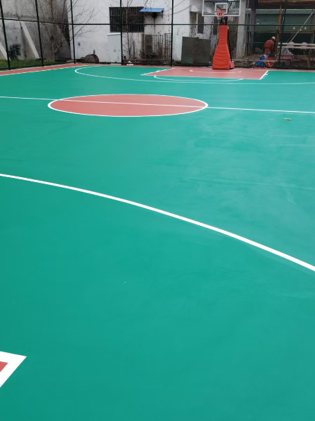 塔洋镇 球场长期使用易出现地面开裂